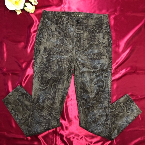 ⭐️NEW⭐️White House Black Market (WHBM) Python Print Coated Skinny Ankle Pant - Picture 2 of 7